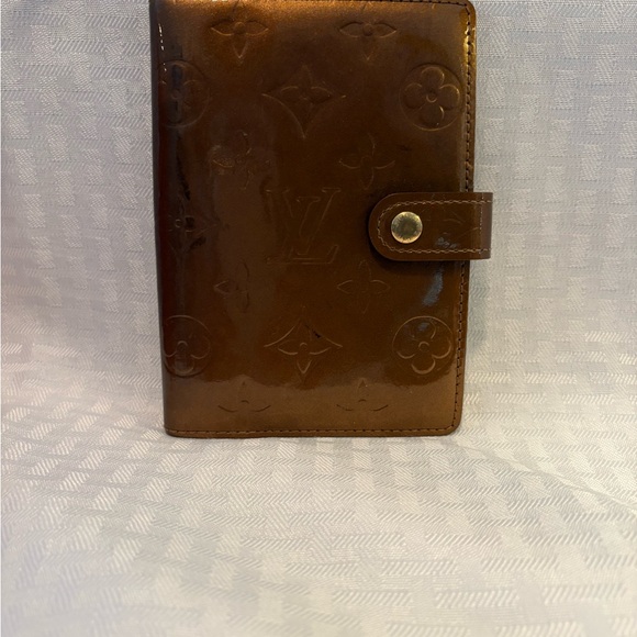 Louis Vuitton Embossed Bronze Vernis PM Agenda/Passport holder - Picture 1 of 6